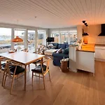Cozy House With Sea View In Nyaraló *
