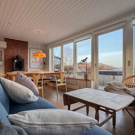 Cozy House With Sea View In Gråsten