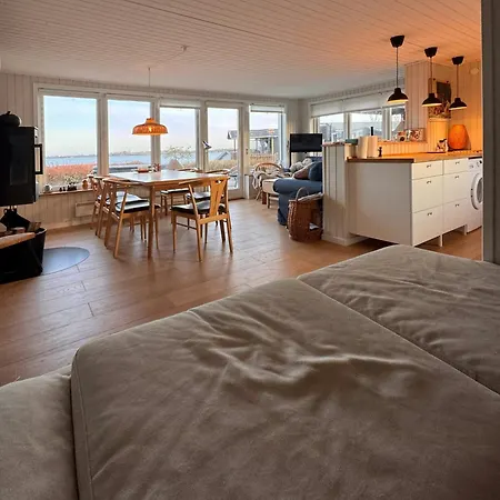 Cozy House With Sea View In Nyaraló *