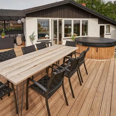 Cozy House With Sea View In *