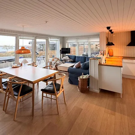 Cozy House With Sea View In Nyaraló *