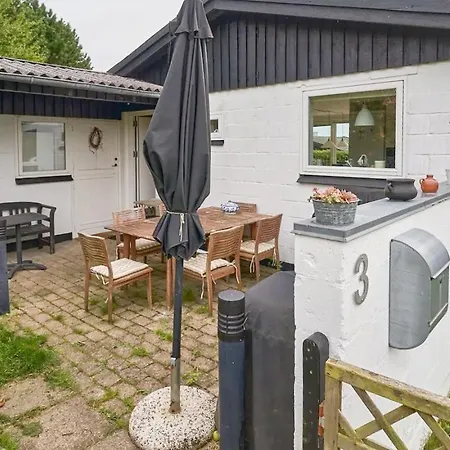 Cozy House With Sea View In Gråsten