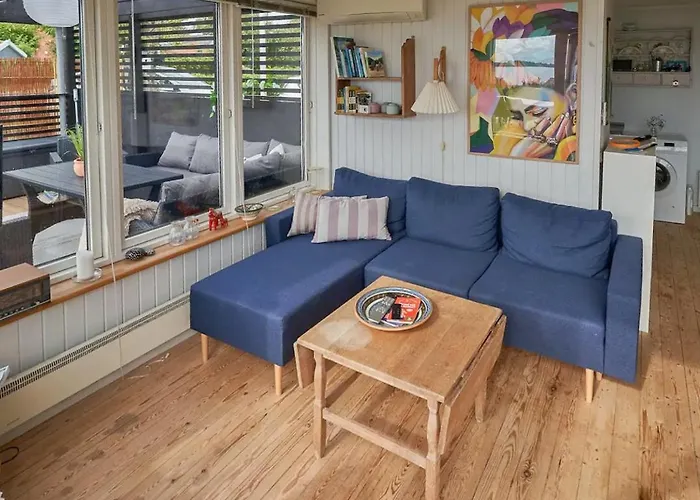 Cozy House With Sea View In 그라스텐